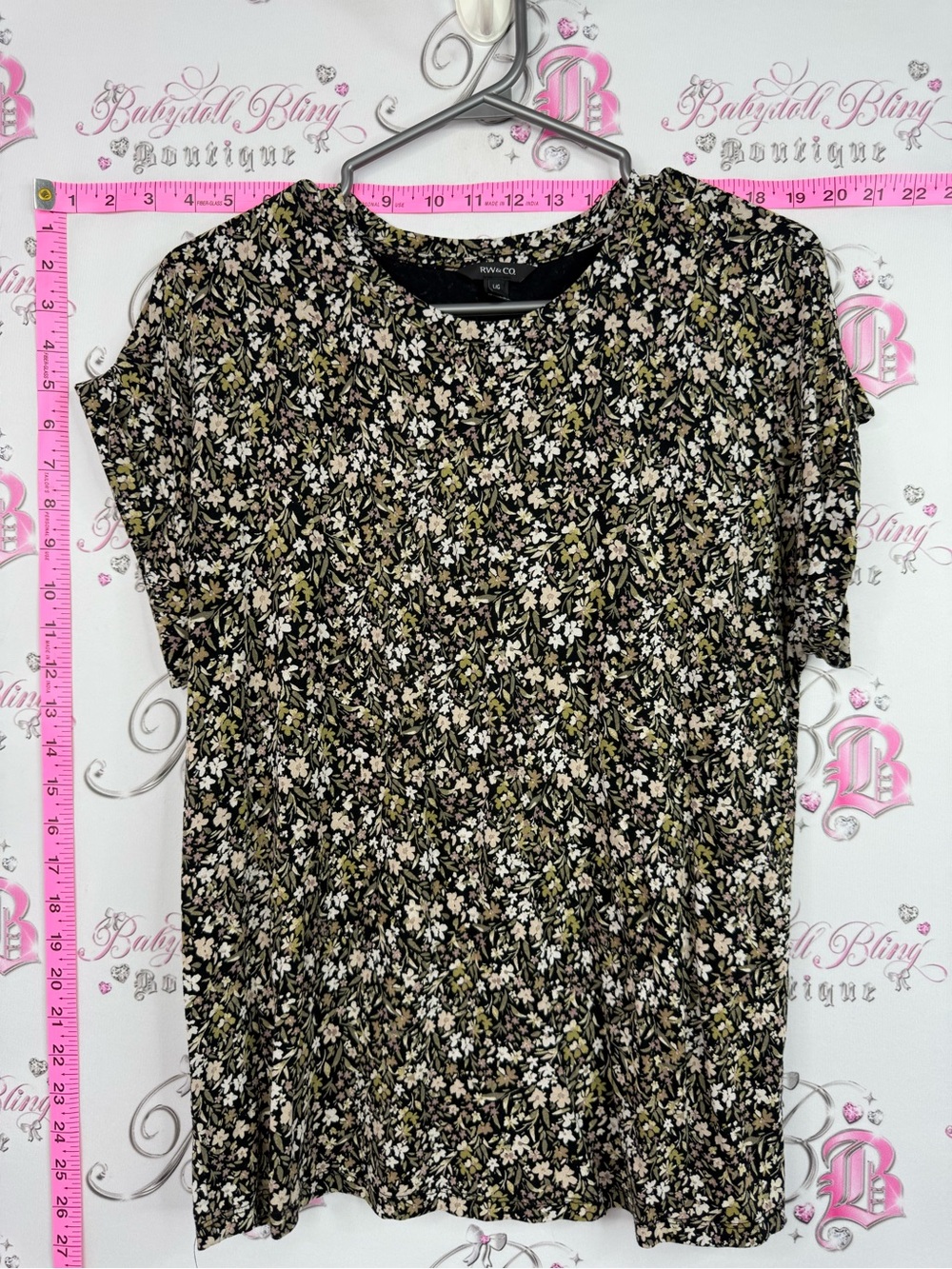 RW&CO. Tshirt Black Floral Short-Sleeve Tee